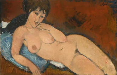Nudo su un cuscino blu